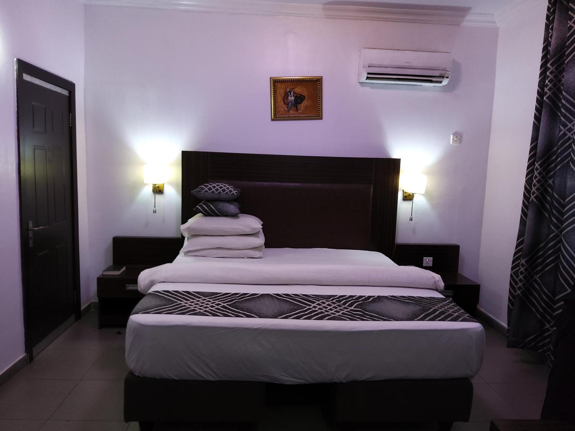 Crownedge Hotels Ikeja Exterior foto
