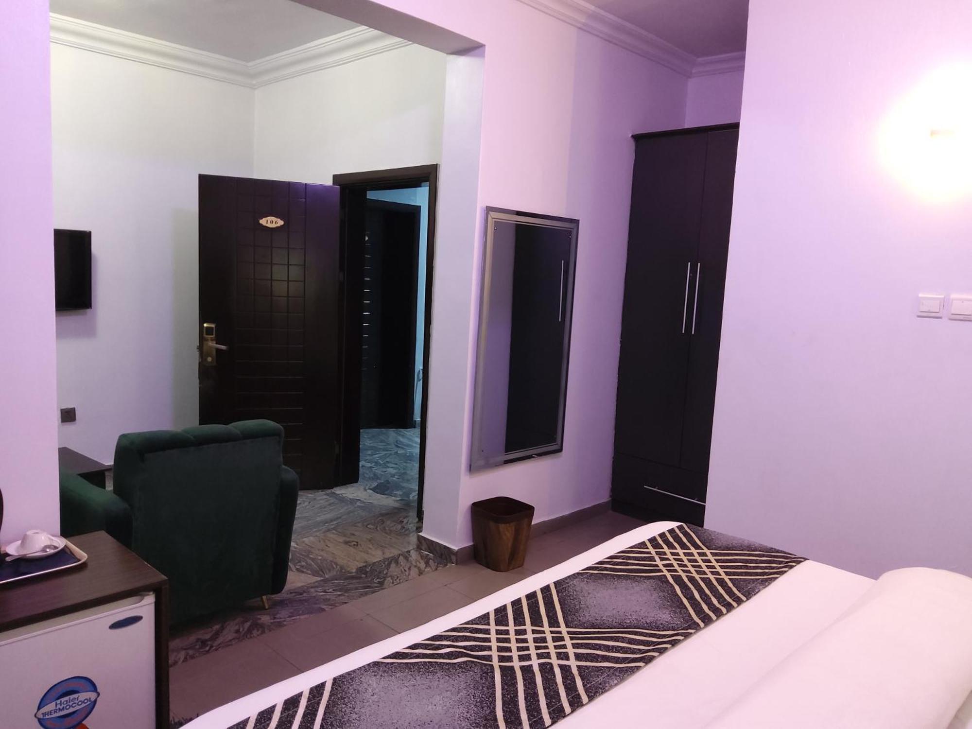 Crownedge Hotels Ikeja Exterior foto
