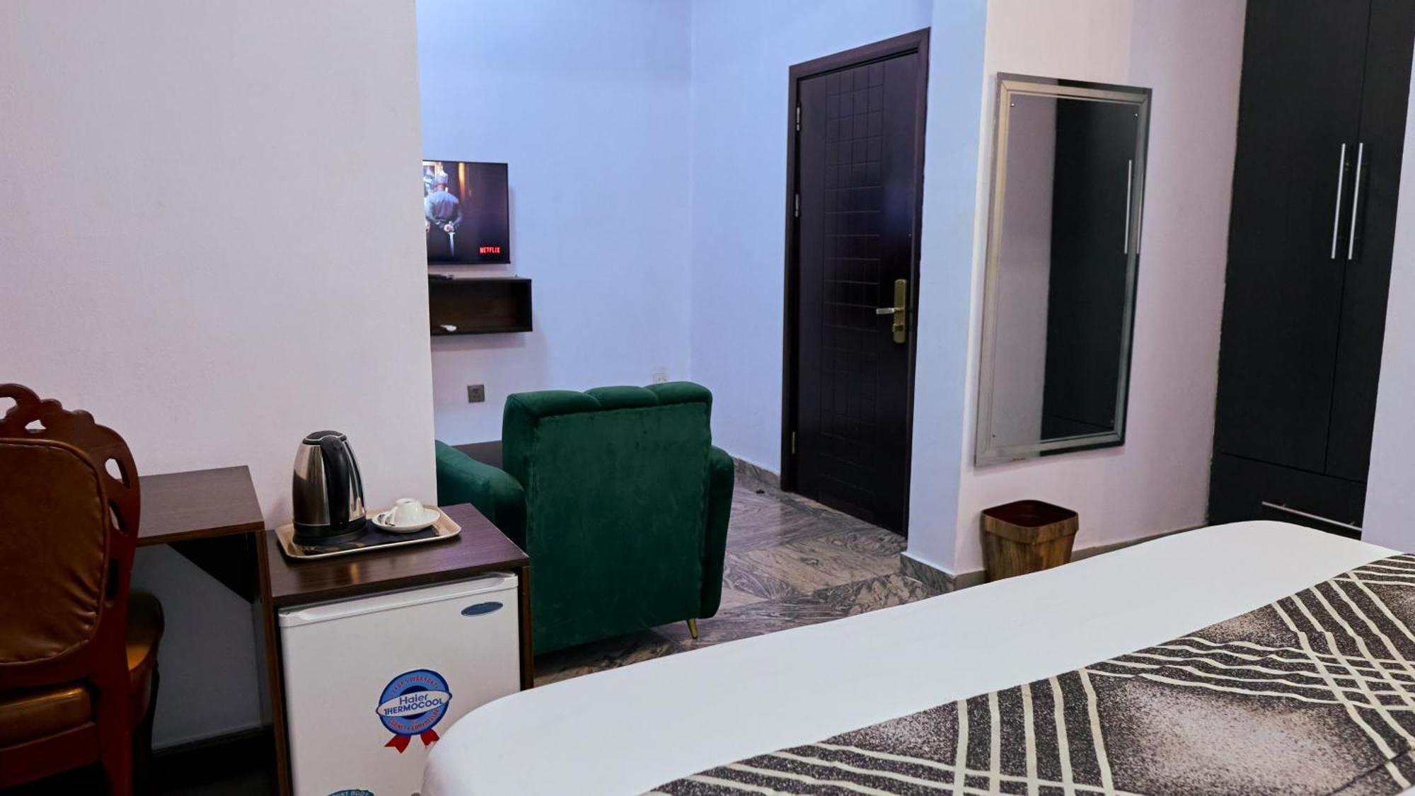 Crownedge Hotels Ikeja Exterior foto