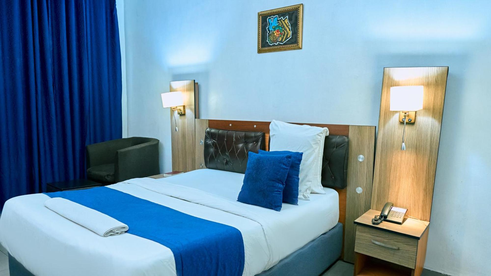Crownedge Hotels Ikeja Exterior foto