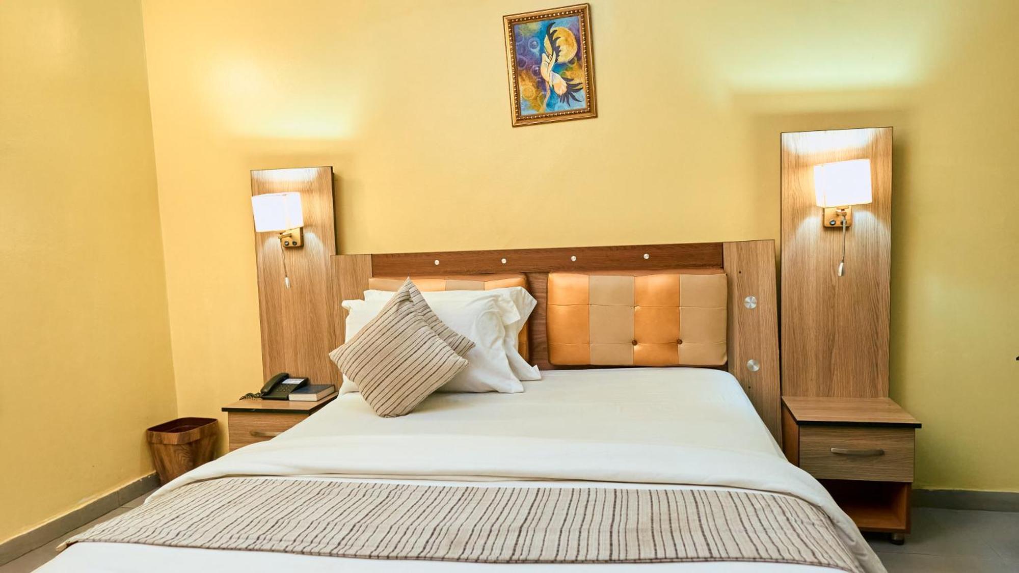 Crownedge Hotels Ikeja Exterior foto