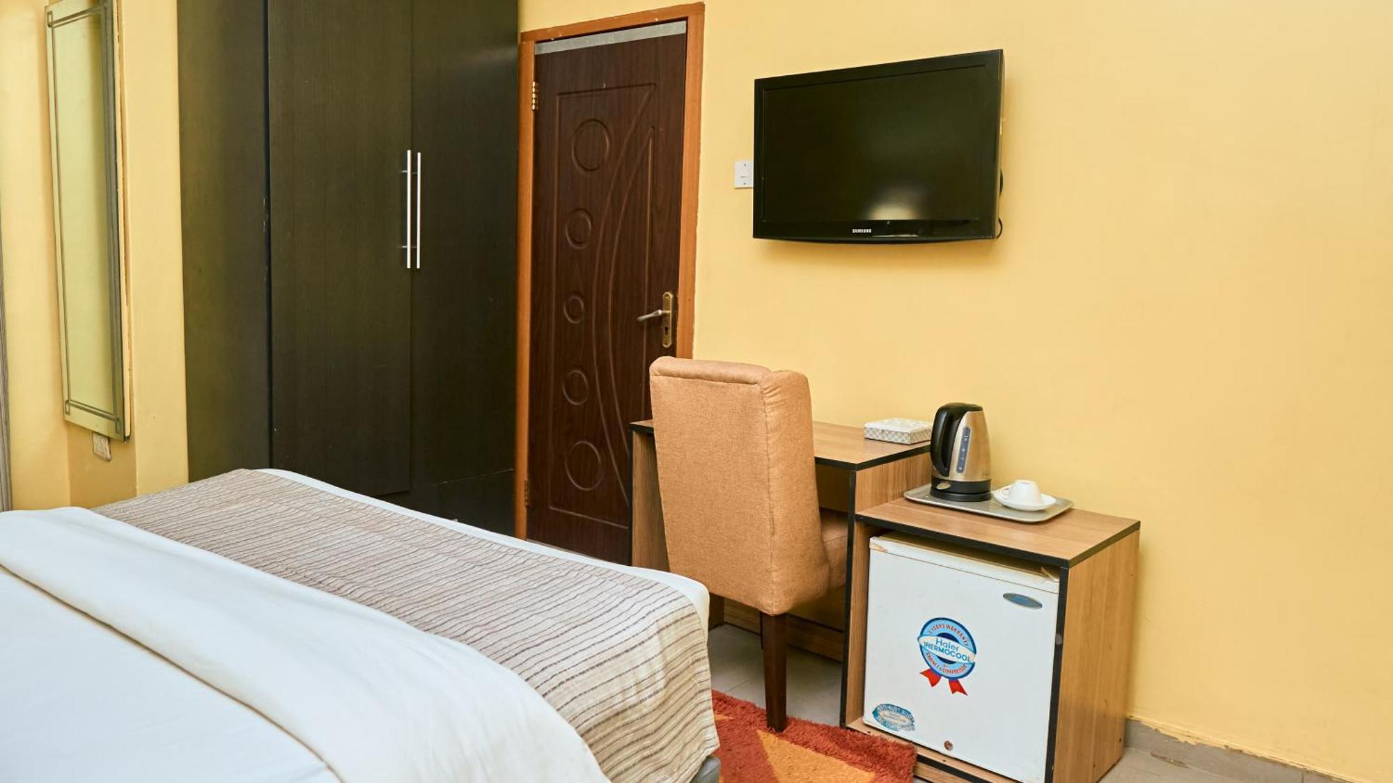 Crownedge Hotels Ikeja Exterior foto