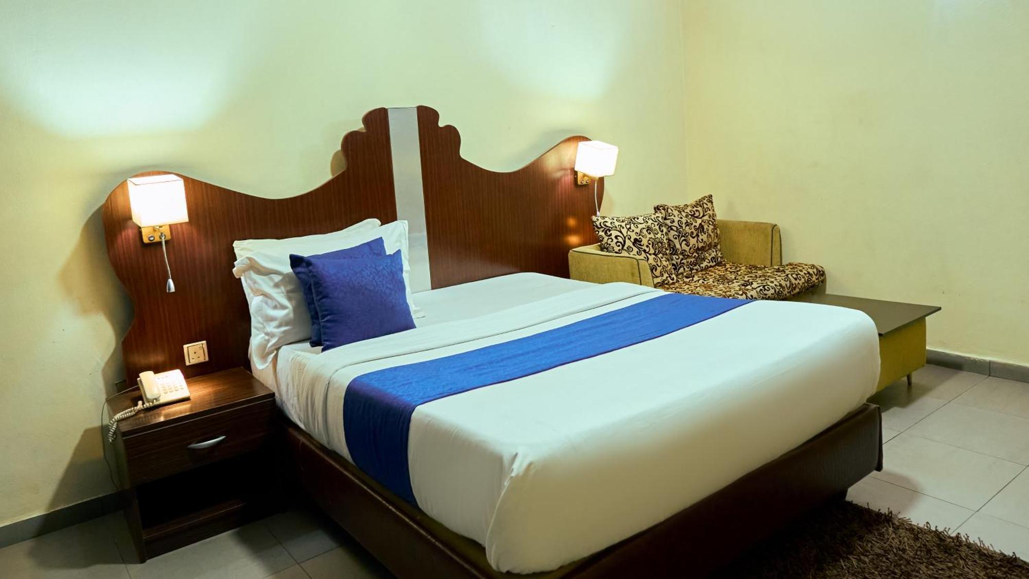 Crownedge Hotels Ikeja Exterior foto